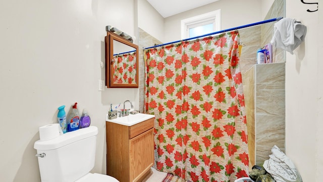 bathroom featuring toilet, a shower with shower curtain, and vanity