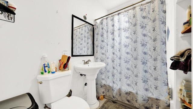 bathroom with toilet and shower / bath combo