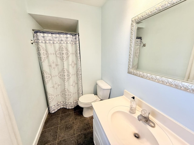 bathroom featuring toilet, a shower with shower curtain, and vanity