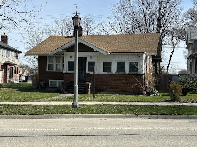 view of front of property with a front yard