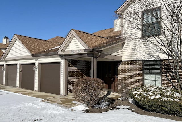 view of front facade featuring a garage