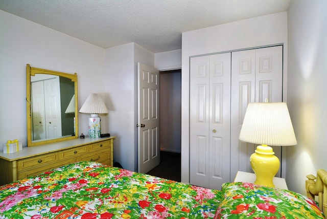 bedroom featuring a closet and a textured ceiling