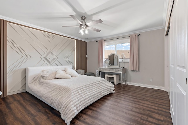 bedroom featuring ceiling fan, dark hardwood / wood-style floors, and crown molding