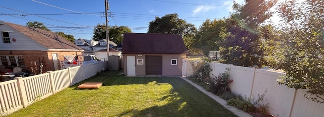 view of yard featuring a storage shed