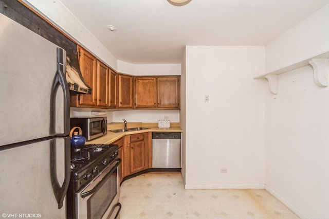 kitchen with sink, stainless steel appliances, and custom range hood