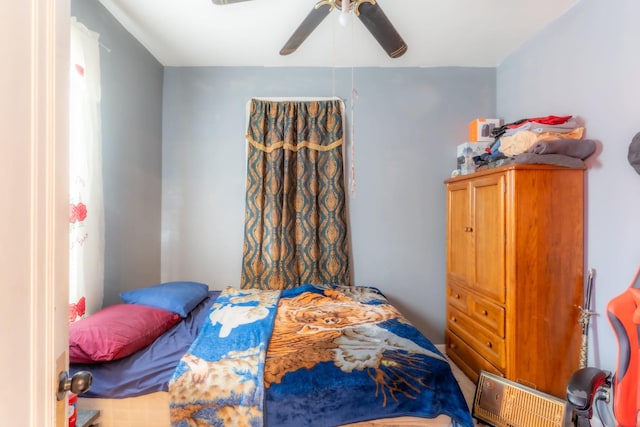 bedroom with ceiling fan