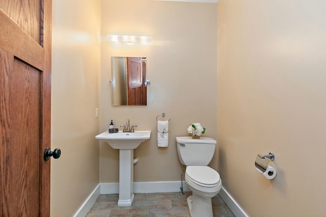 bathroom featuring sink and toilet