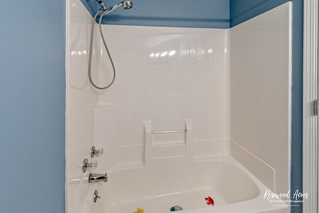 bathroom with shower / tub combination