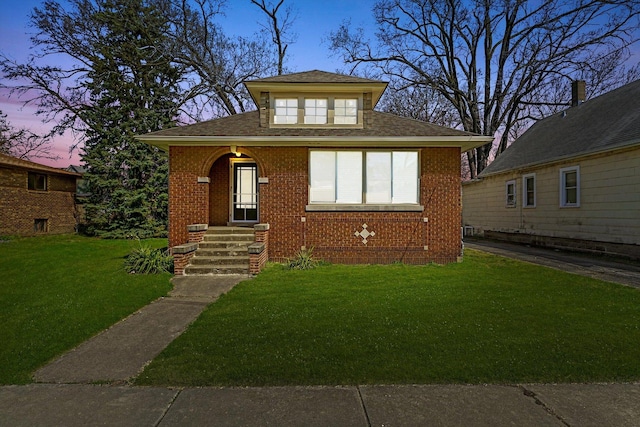 bungalow featuring a yard