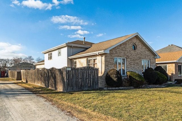 view of front of property with a front yard