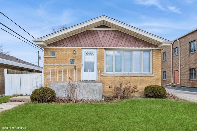 view of front of house with a front lawn