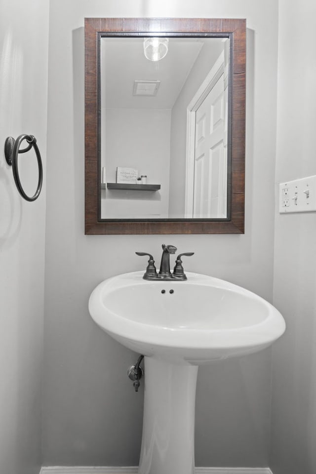 bathroom featuring sink