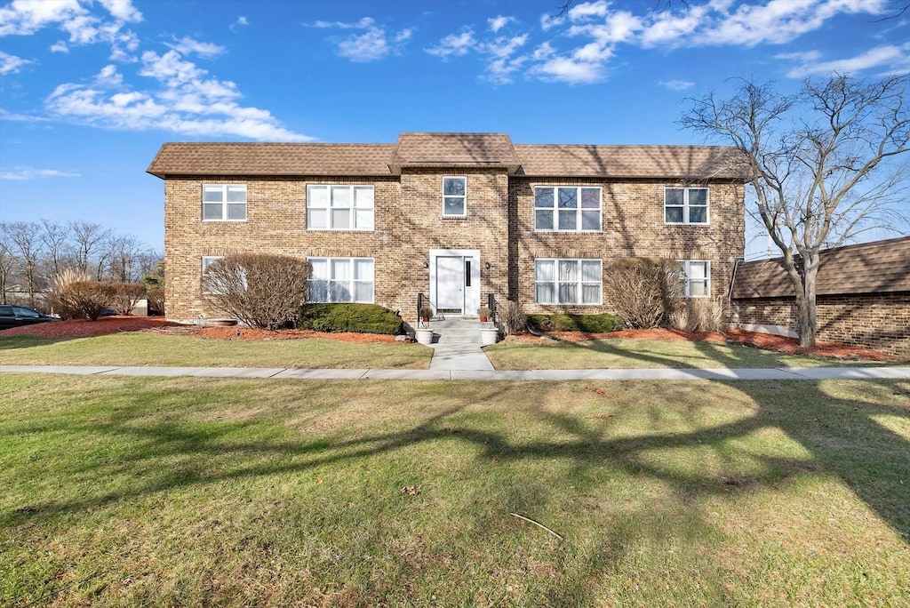 view of front of house with a front lawn