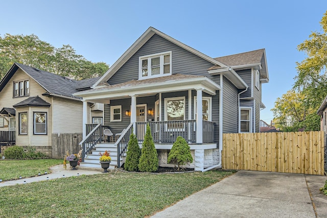 view of front facade featuring a front lawn and covered porch