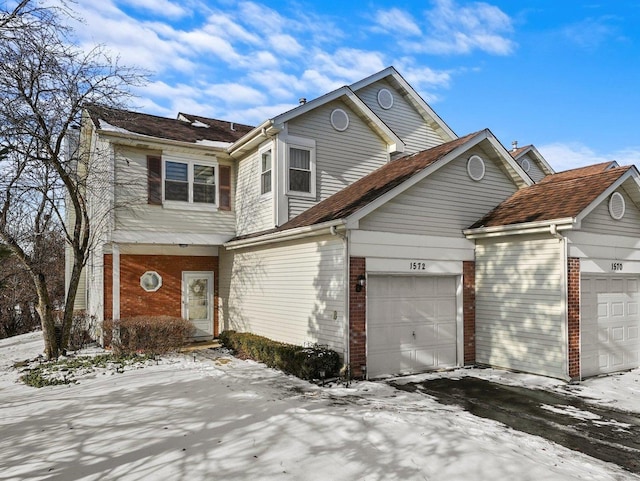 view of front facade featuring a garage