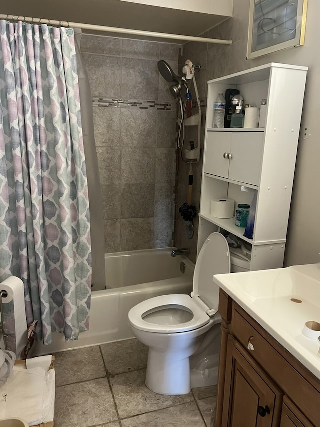 full bathroom featuring shower / bath combo with shower curtain, toilet, and vanity