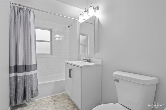 full bathroom with shower / tub combo with curtain, vanity, and toilet