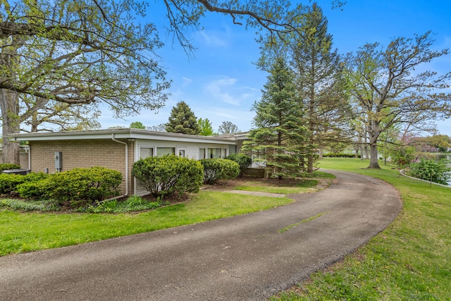442 Wolfe Dr, Loda, IL 60948 - view of front of house featuring a front yard and brick siding