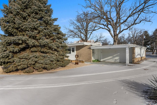 view of front facade with a garage