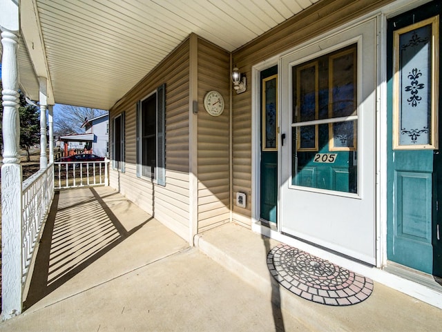 entrance to property featuring covered porch