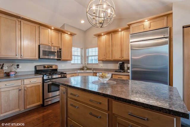 kitchen featuring stainless steel appliances, a notable chandelier, dark wood-type flooring, vaulted ceiling, and a kitchen island