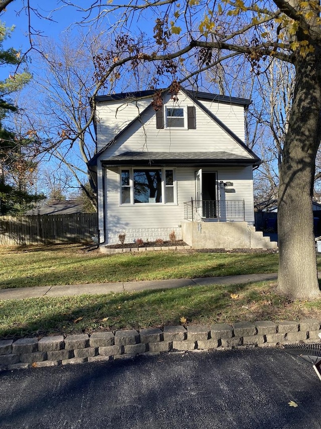 view of front of house with a front lawn