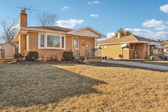 view of front facade with a front yard