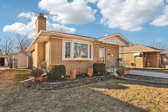 view of front facade featuring a front yard