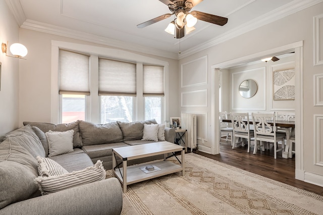 living room featuring crown molding, hardwood / wood-style floors, and ceiling fan