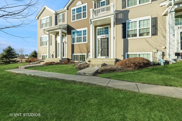 exterior space featuring a front yard