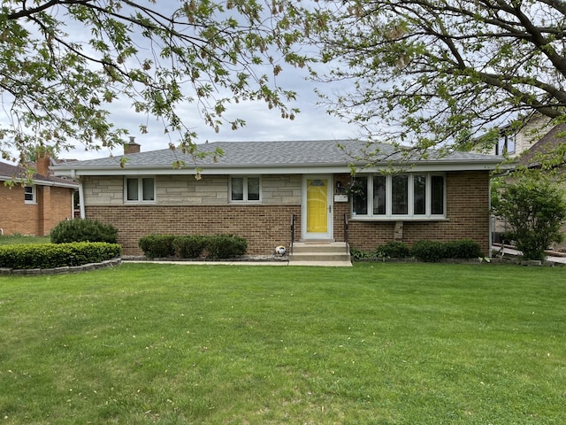 single story home with a front yard