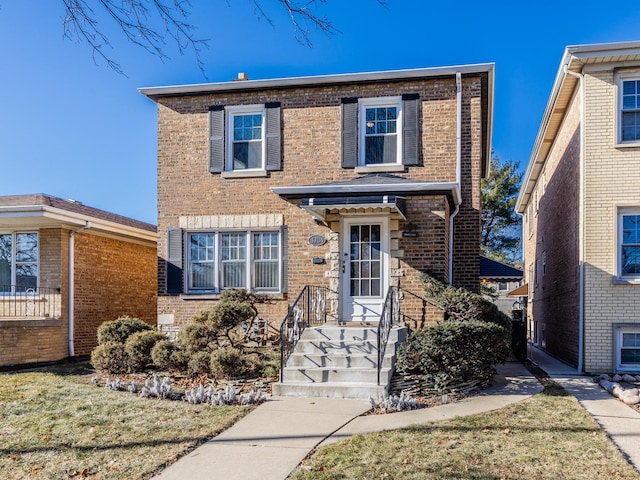 view of front of property with a front yard