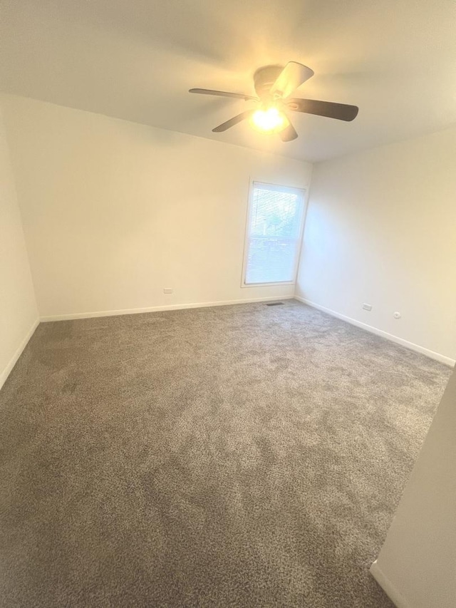 carpeted empty room featuring ceiling fan