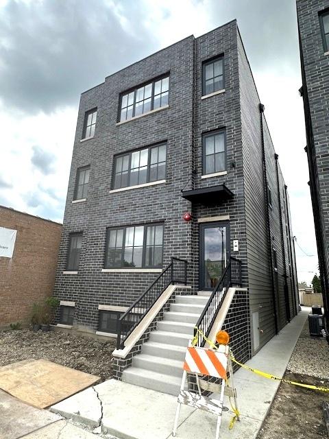 view of building exterior featuring cooling unit