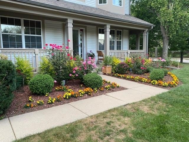 view of front of property with a porch