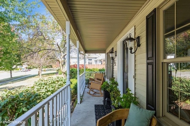 balcony featuring covered porch