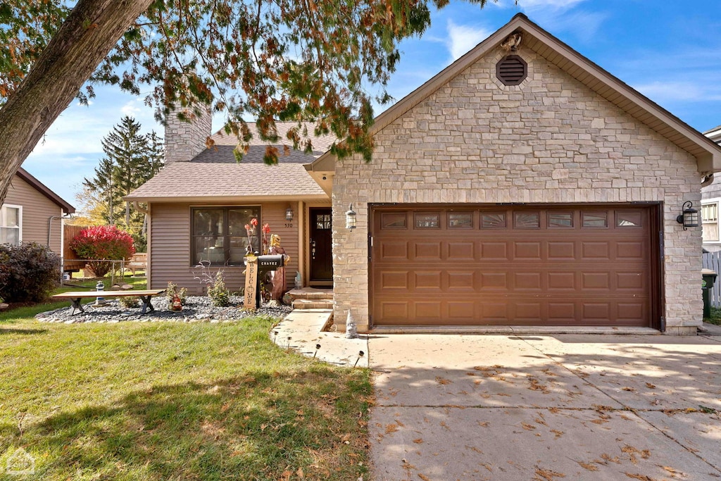 view of front of home featuring a front lawn and a garage