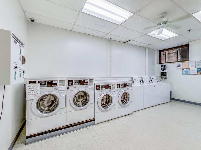 clothes washing area featuring ceiling fan and independent washer and dryer