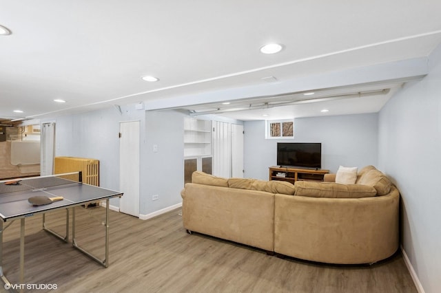 living area featuring light wood-style floors, recessed lighting, and baseboards