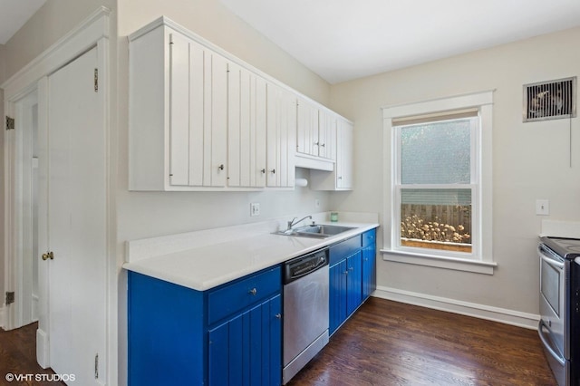 kitchen featuring dark wood-style flooring, a sink, visible vents, blue cabinetry, and appliances with stainless steel finishes