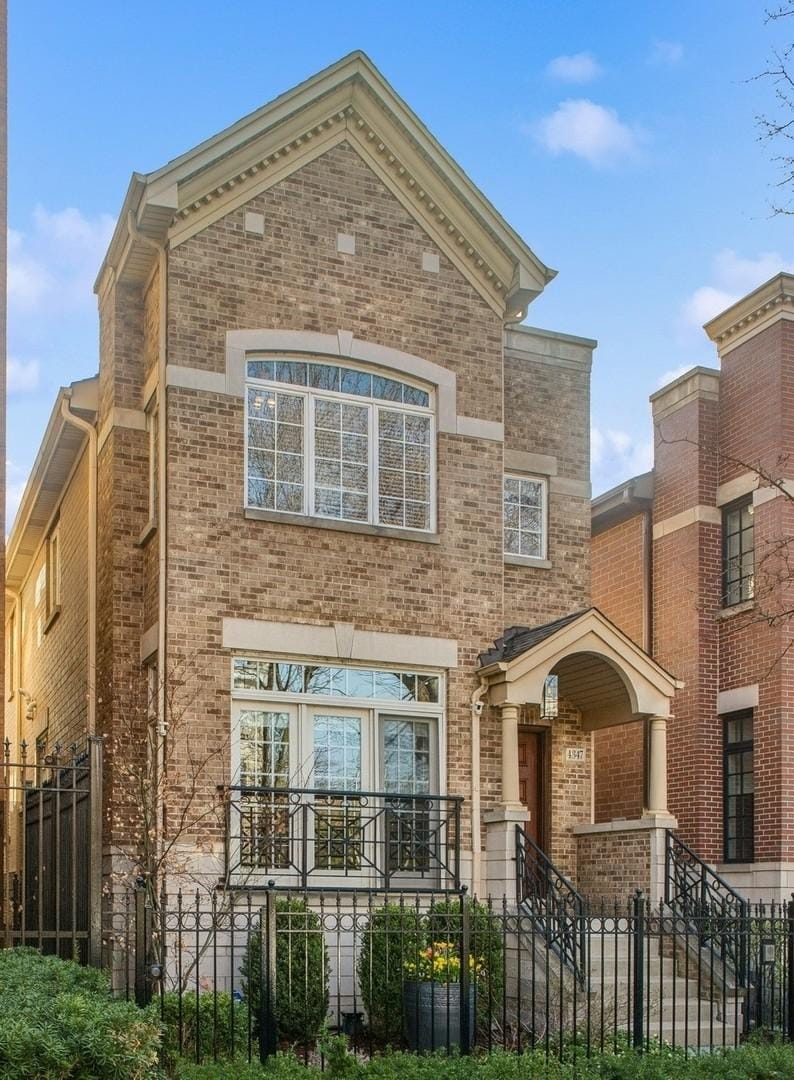 4347 N Greenview Ave, Chicago, IL 60613 - photo 1