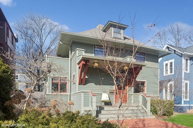 view of front of property with a balcony