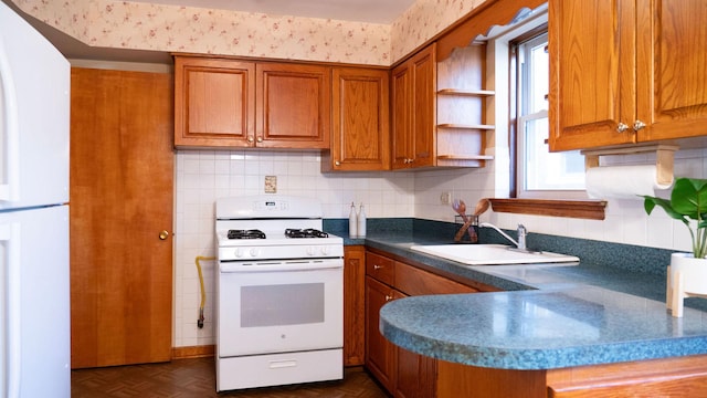 kitchen with tasteful backsplash, sink, dark parquet floors, and white appliances