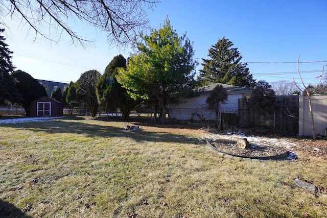 view of yard with a shed