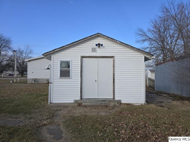 view of outbuilding with a yard