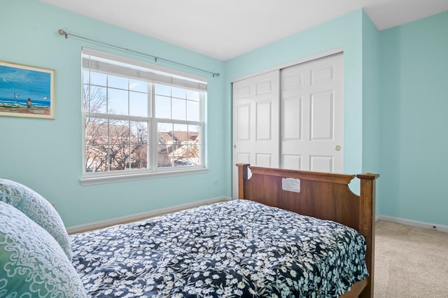 bedroom featuring carpet floors and a closet