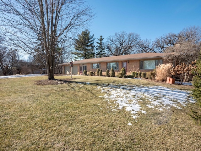 single story home featuring a front lawn