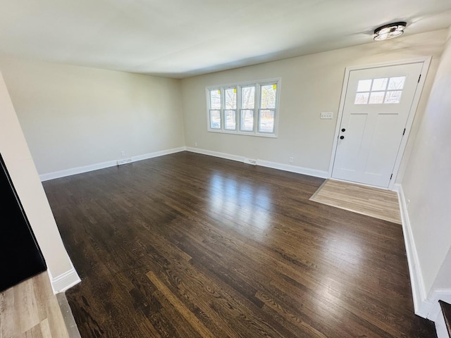 18947 Ridgewood Ave, Lansing, IL 60438 - foyer entrance featuring wood finished floors and baseboards