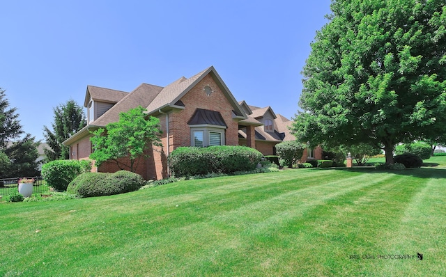 view of front facade with a front lawn