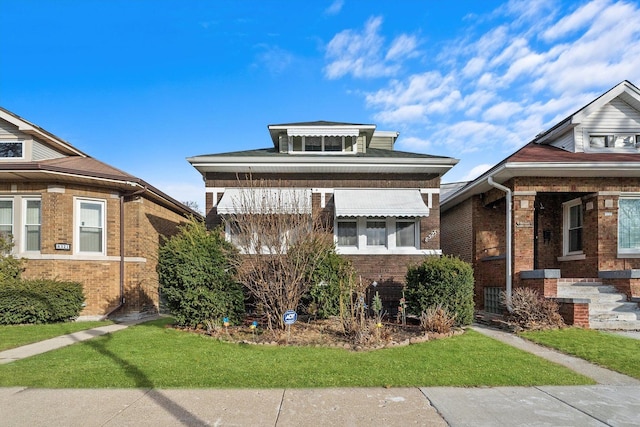 view of front facade featuring a front yard